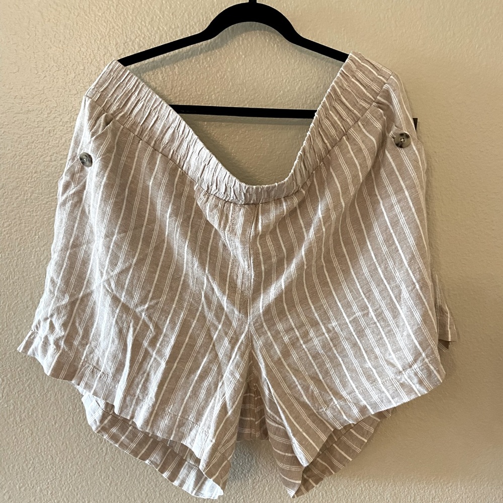 Beige and White Striped Shorts size 24